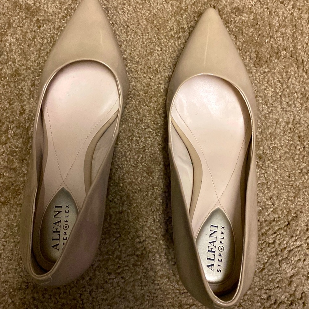 Alfani Women’s Step ‘N Flex Jeules Pumps.